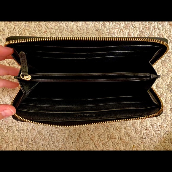Michael Kors zipper Wallet - Picture 4 of 4